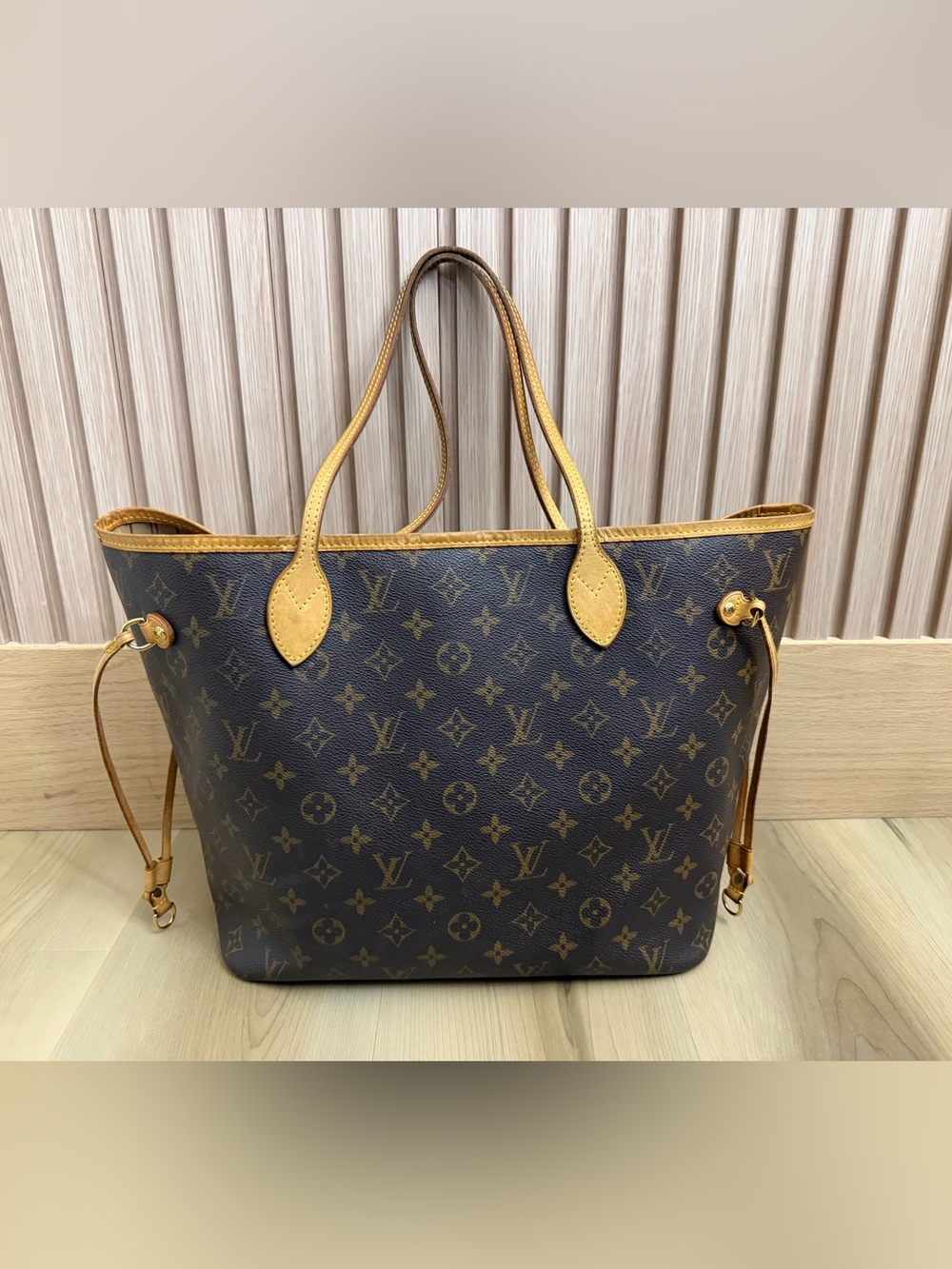 Neverfull Louis Vuitton Monogram Canvas Tote in Brown and Tan